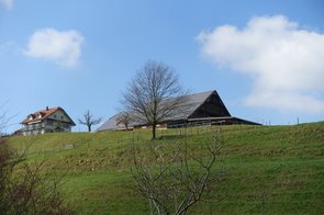 Vue depuis Eschenbach en direction de l’exploitation